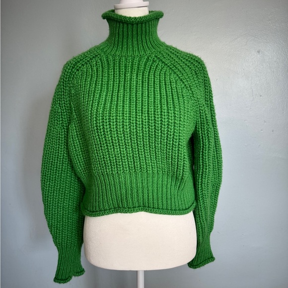 H&M Emerald Green Turtleneck Sweater - Picture 2 of 4